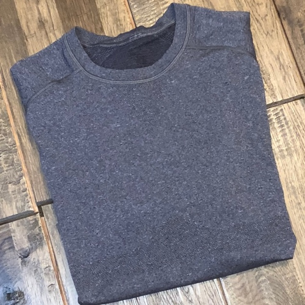Lululemon short sleeve. Size XL